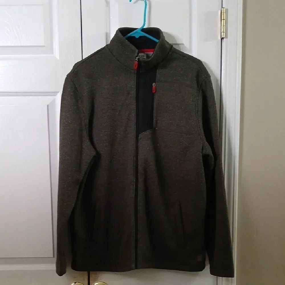 Izod Zip Up Athletic Jacket Men’s Steel Gray Black /Red Accents. Pockets Sz M